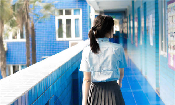 安吉如何找到一个可以帮助我生孩子的女人？